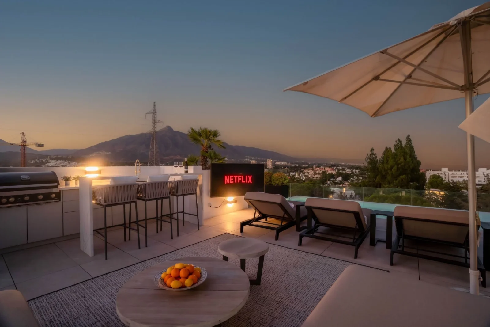Contemporary Luxury Villa with Panoramic Views and Rooftop Pool in Nueva Andalucía – photo 40