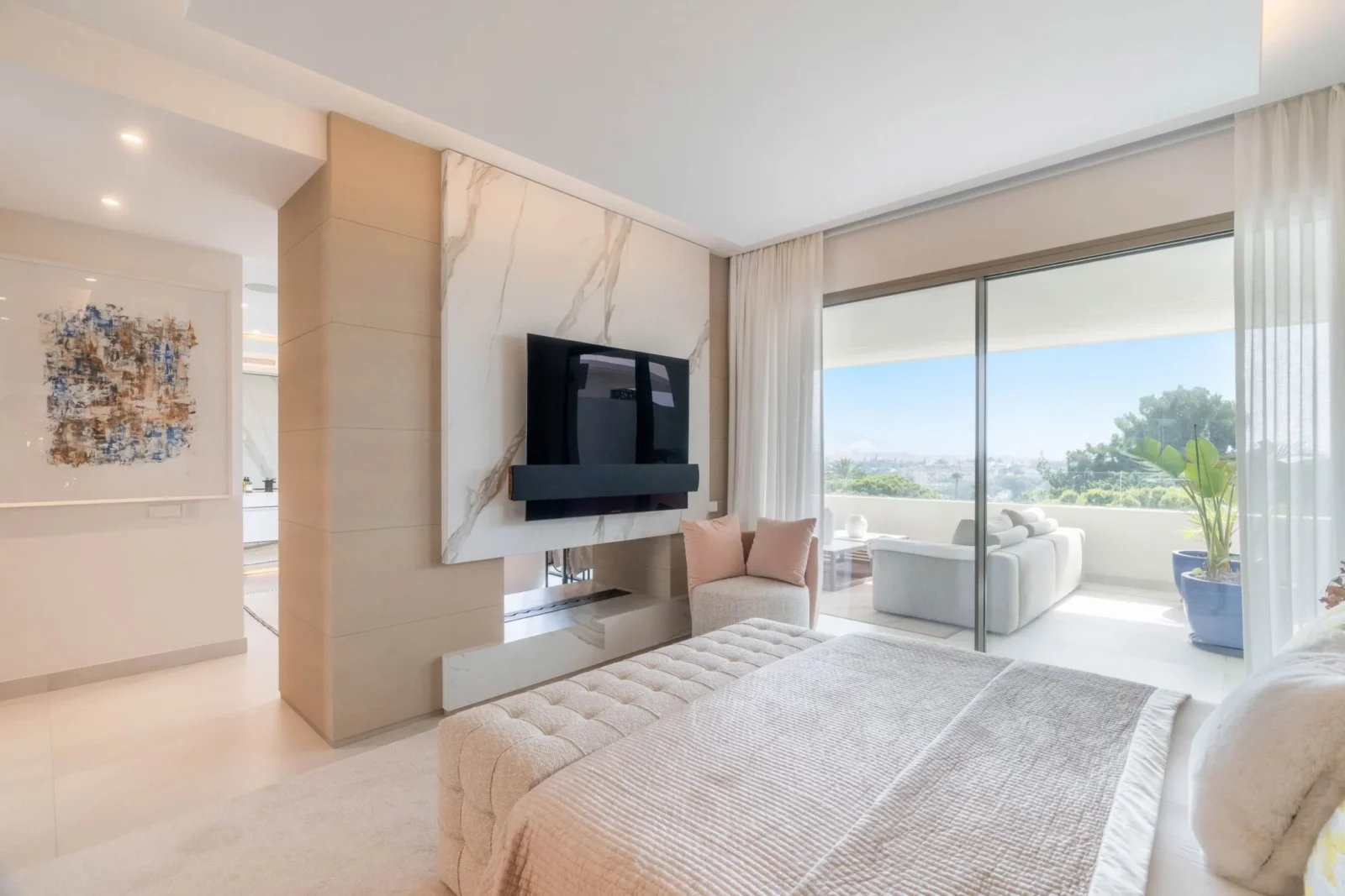 Contemporary Luxury Villa with Panoramic Views and Rooftop Pool in Nueva Andalucía – photo 23