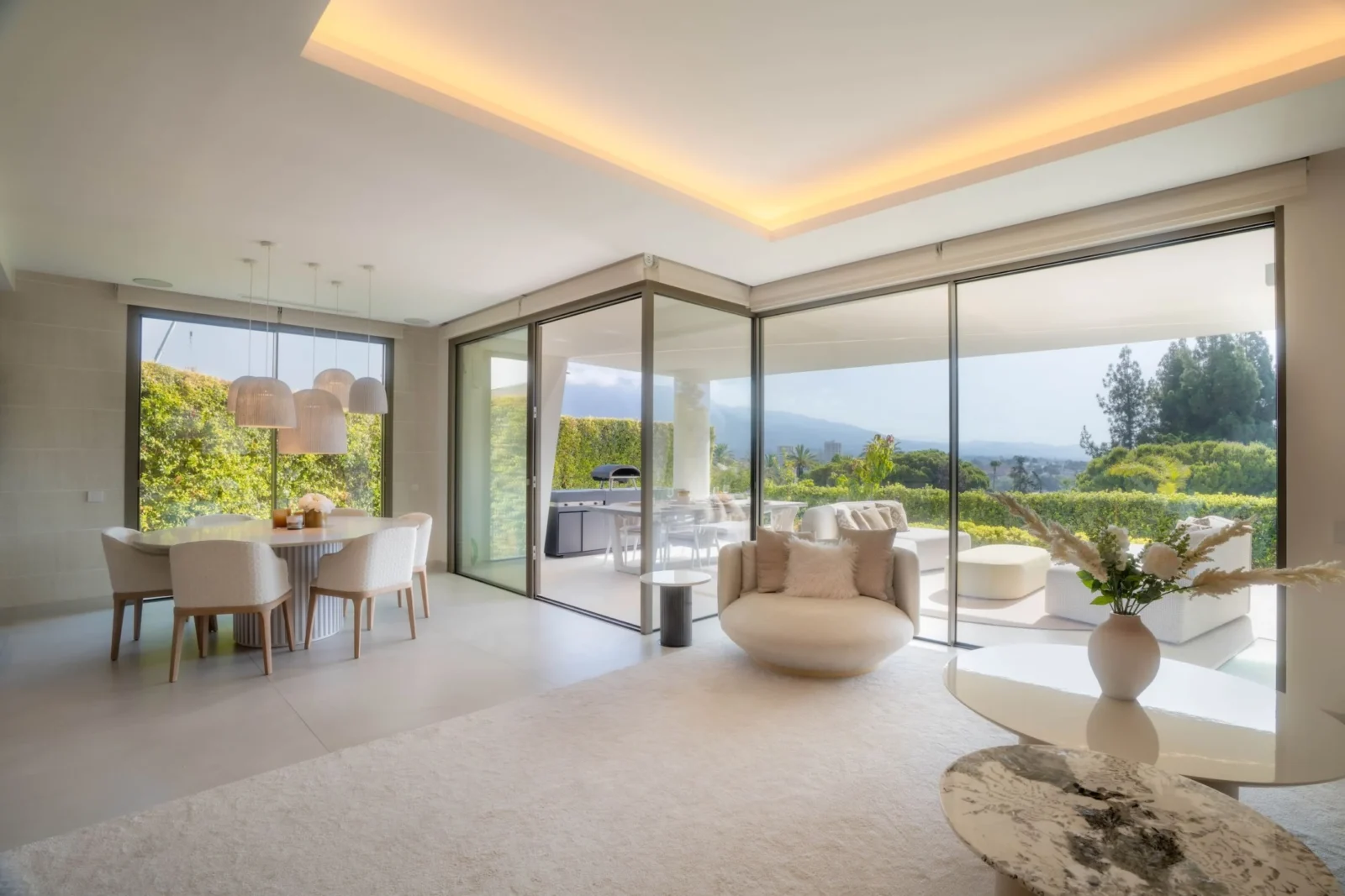 Contemporary Luxury Villa with Panoramic Views and Rooftop Pool in Nueva Andalucía – photo 35
