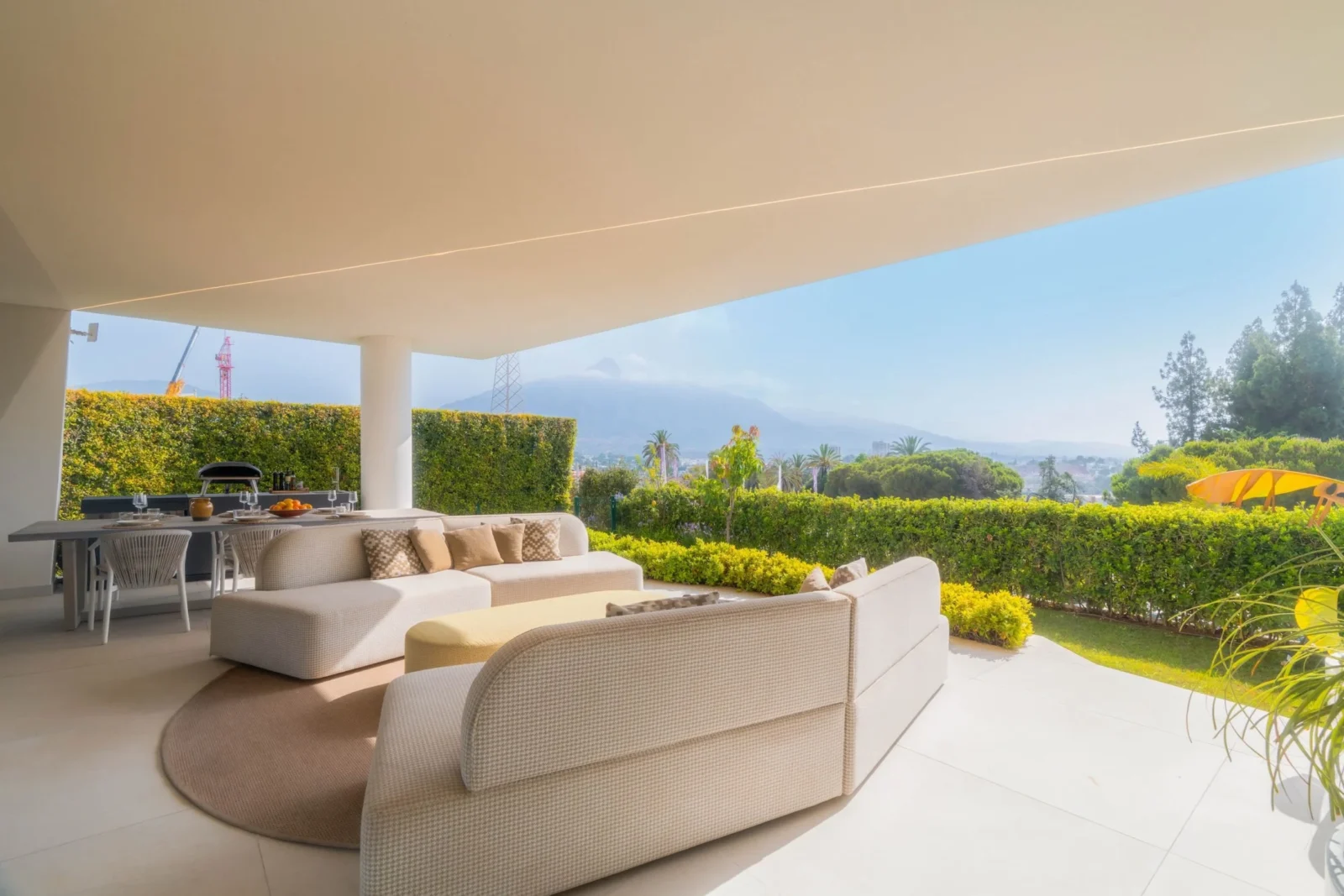 Contemporary Luxury Villa with Panoramic Views and Rooftop Pool in Nueva Andalucía – photo 31