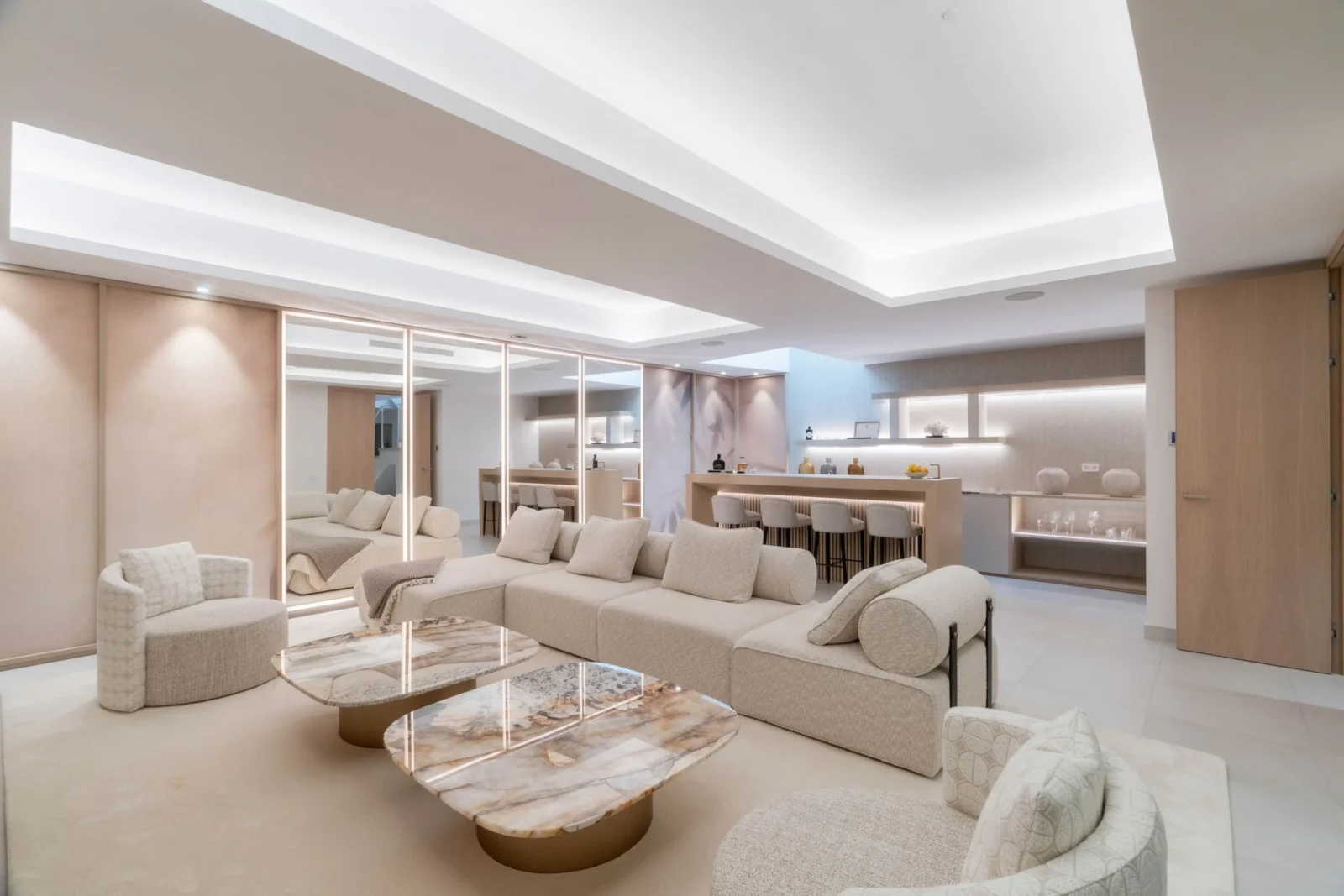 Contemporary Luxury Villa with Panoramic Views and Rooftop Pool in Nueva Andalucía – photo 18
