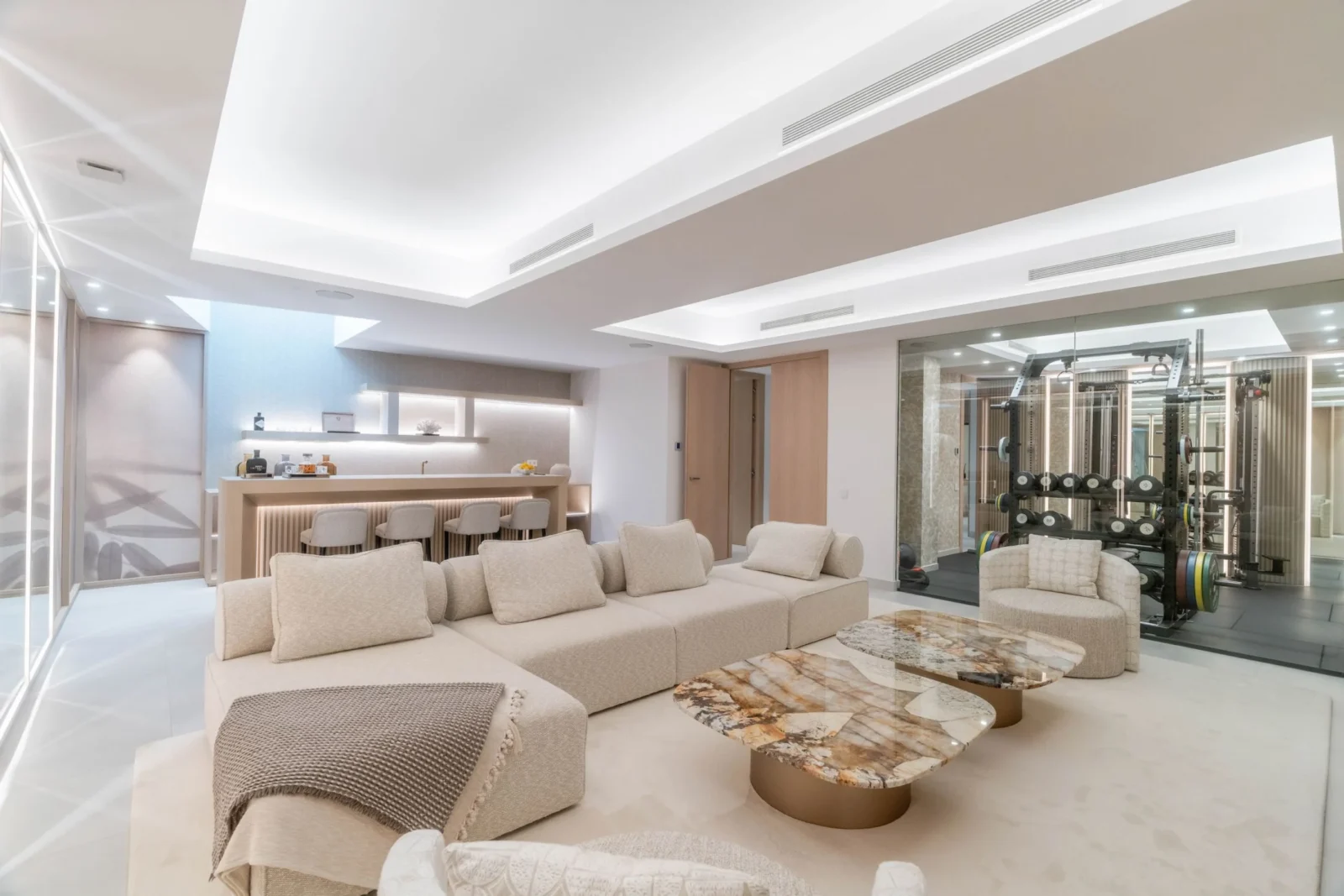 Contemporary Luxury Villa with Panoramic Views and Rooftop Pool in Nueva Andalucía – photo 17