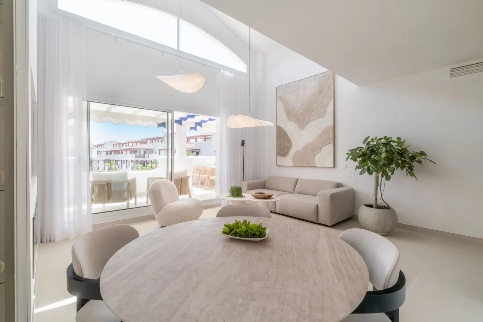 Beachside 3-Bedroom Duplex Penthouse with Panoramic Sea Views, Jacuzzi & Scandinavian Elegance – photo 14