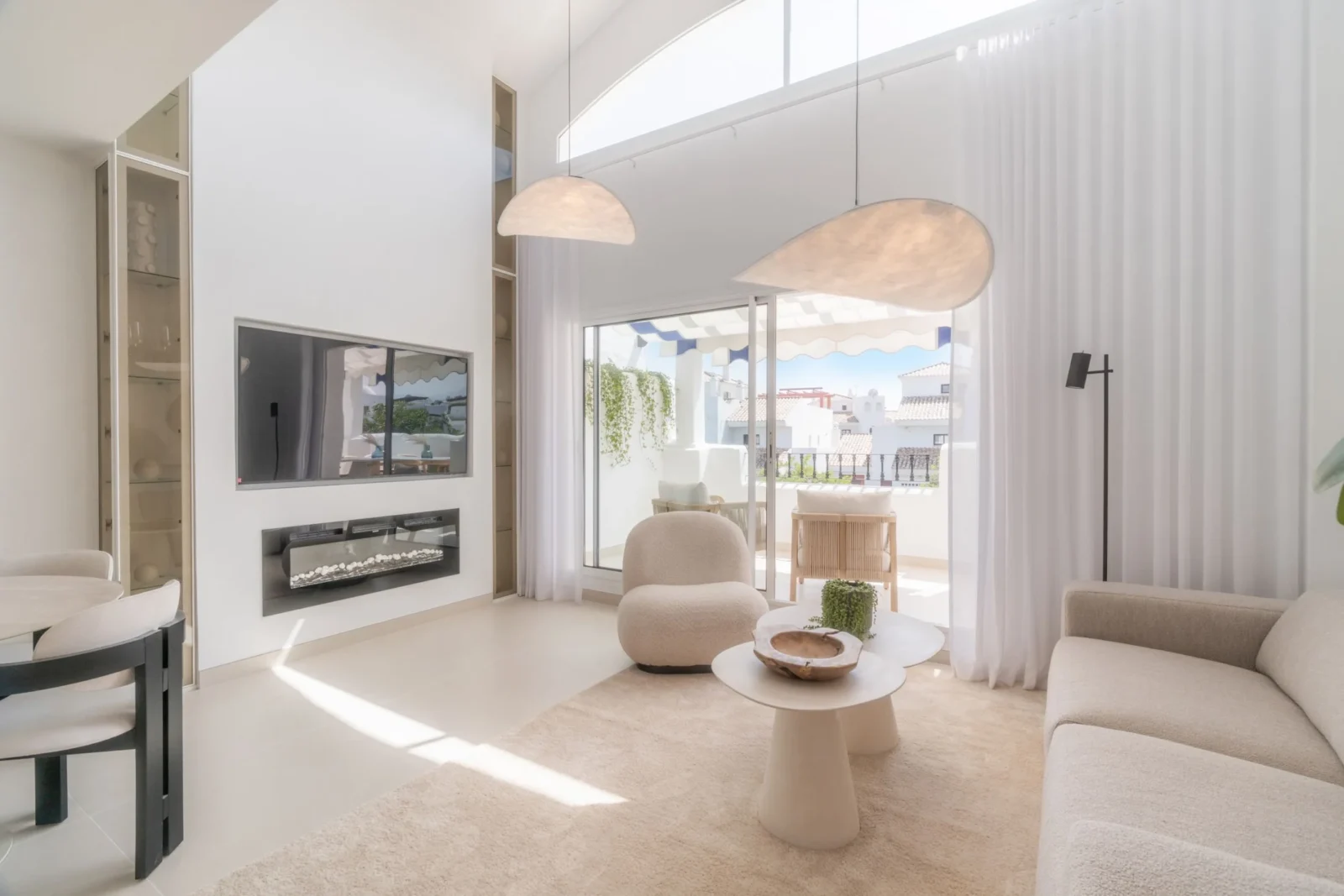 Beachside 3-Bedroom Duplex Penthouse with Panoramic Sea Views, Jacuzzi & Scandinavian Elegance – photo 12