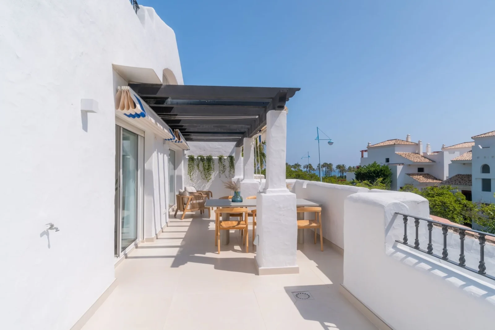 Beachside 3-Bedroom Duplex Penthouse with Panoramic Sea Views, Jacuzzi & Scandinavian Elegance – photo 26