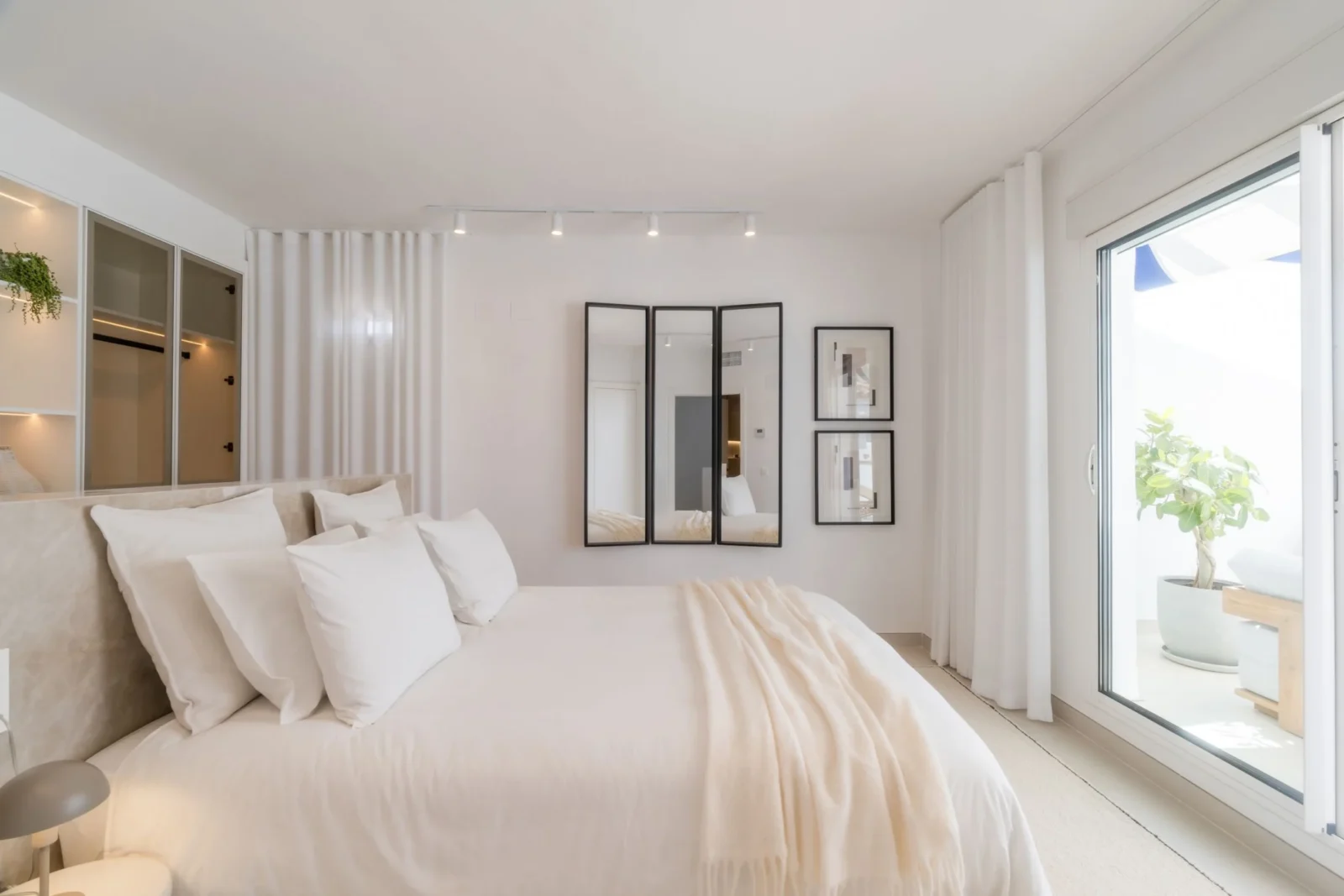 Beachside 3-Bedroom Duplex Penthouse with Panoramic Sea Views, Jacuzzi & Scandinavian Elegance – photo 16