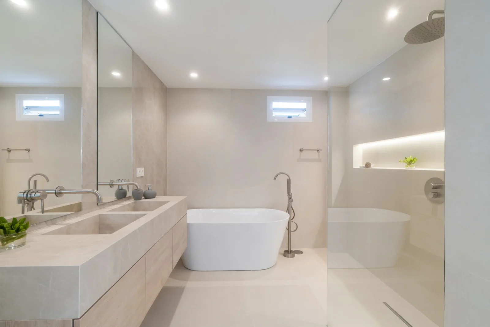 Beachside 3-Bedroom Duplex Penthouse with Panoramic Sea Views, Jacuzzi & Scandinavian Elegance – photo 18