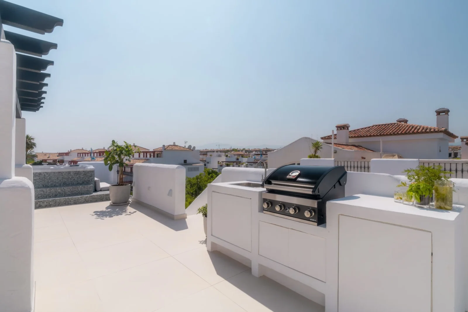 Beachside 3-Bedroom Duplex Penthouse with Panoramic Sea Views, Jacuzzi & Scandinavian Elegance – photo 25