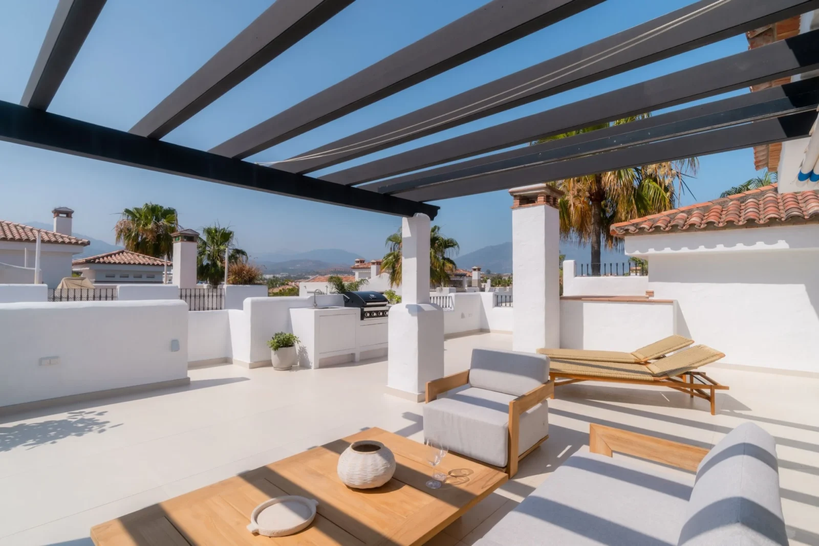 Beachside 3-Bedroom Duplex Penthouse with Panoramic Sea Views, Jacuzzi & Scandinavian Elegance – photo 36