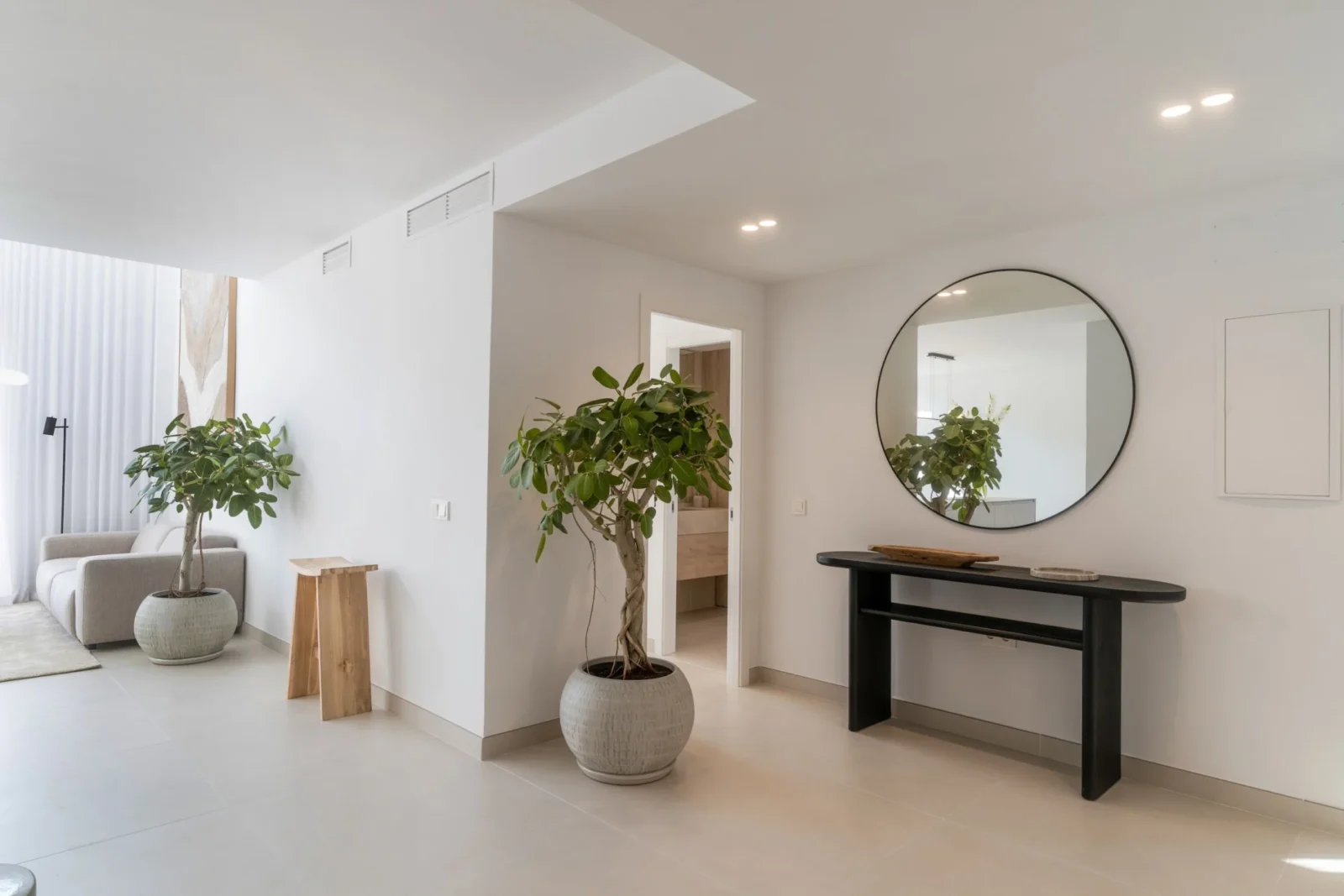 Beachside 3-Bedroom Duplex Penthouse with Panoramic Sea Views, Jacuzzi & Scandinavian Elegance – photo 13