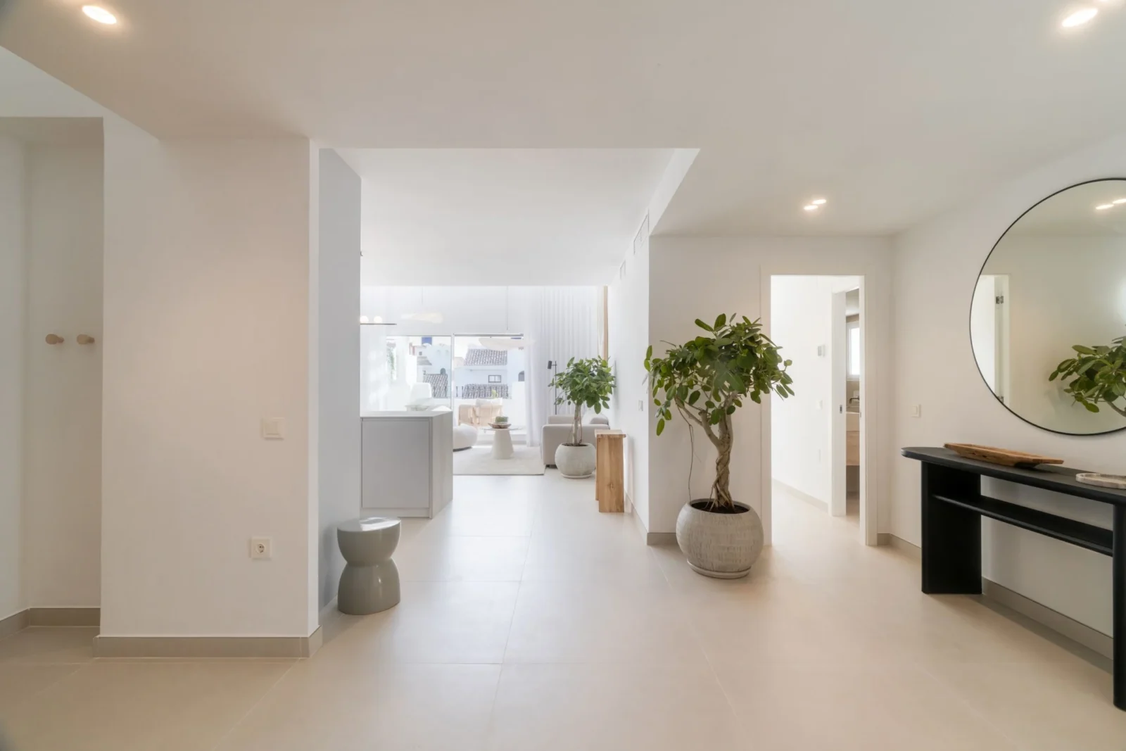Beachside 3-Bedroom Duplex Penthouse with Panoramic Sea Views, Jacuzzi & Scandinavian Elegance – photo 6