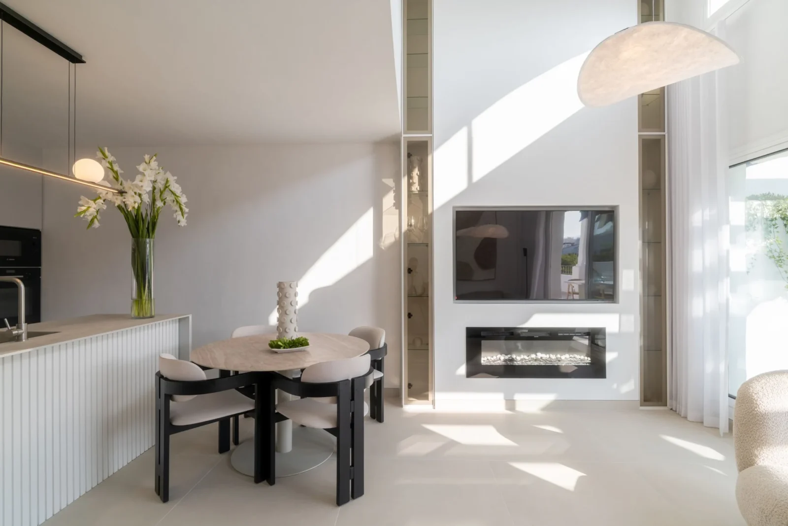 Beachside 3-Bedroom Duplex Penthouse with Panoramic Sea Views, Jacuzzi & Scandinavian Elegance – photo 11