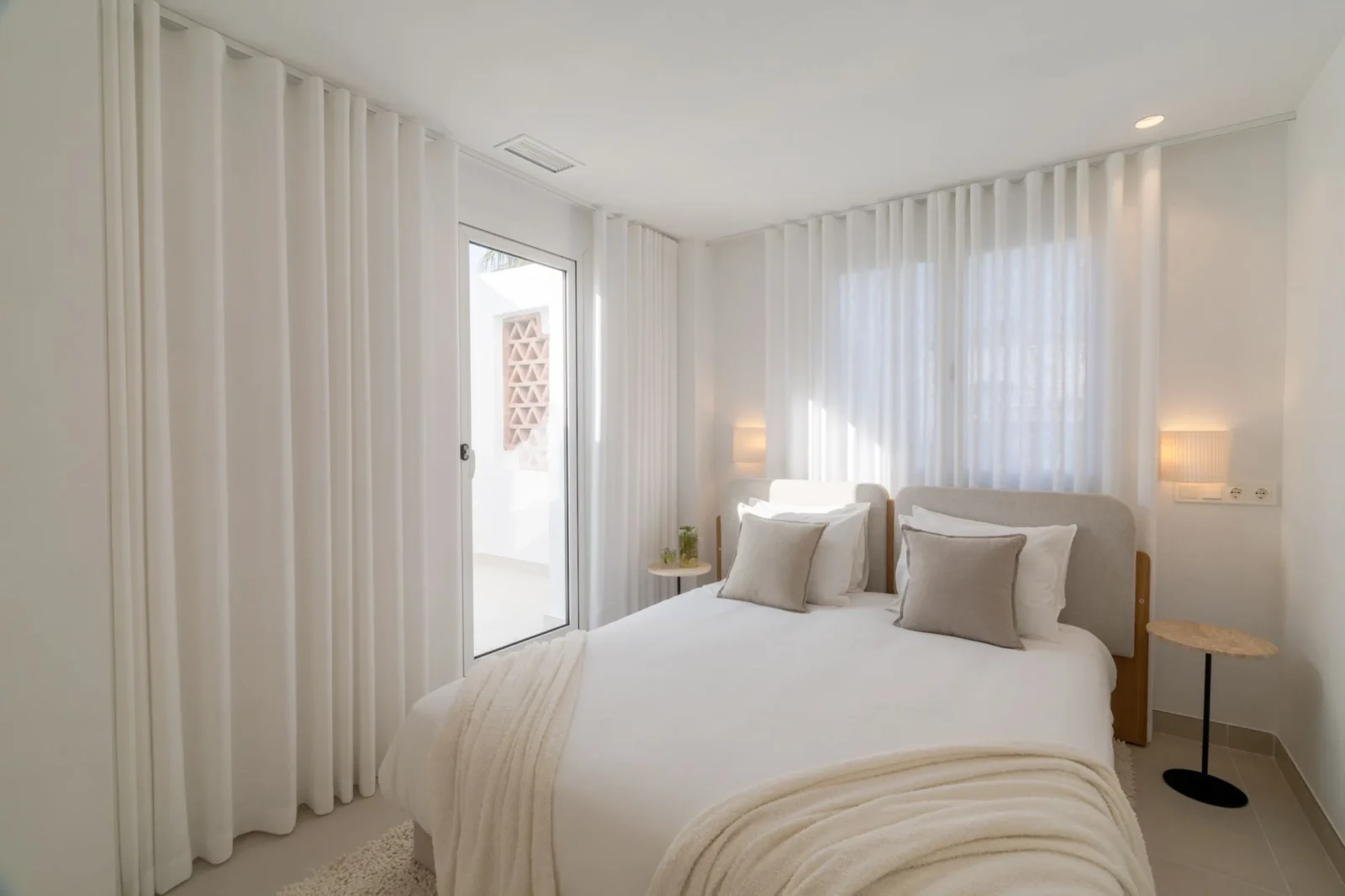 Beachside 3-Bedroom Duplex Penthouse with Panoramic Sea Views, Jacuzzi & Scandinavian Elegance – photo 23