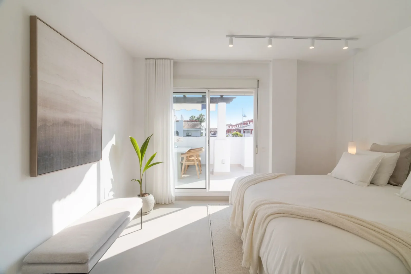 Beachside 3-Bedroom Duplex Penthouse with Panoramic Sea Views, Jacuzzi & Scandinavian Elegance – photo 22
