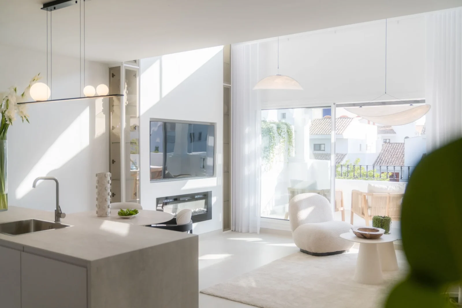 Beachside 3-Bedroom Duplex Penthouse with Panoramic Sea Views, Jacuzzi & Scandinavian Elegance – photo 20
