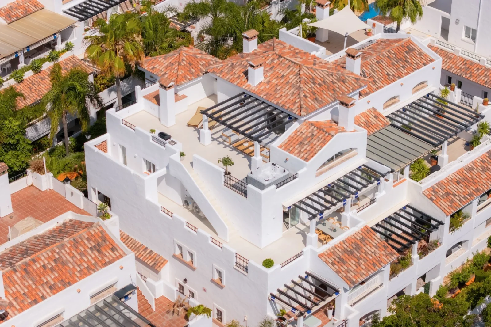 Beachside 3-Bedroom Duplex Penthouse with Panoramic Sea Views, Jacuzzi & Scandinavian Elegance – photo 43