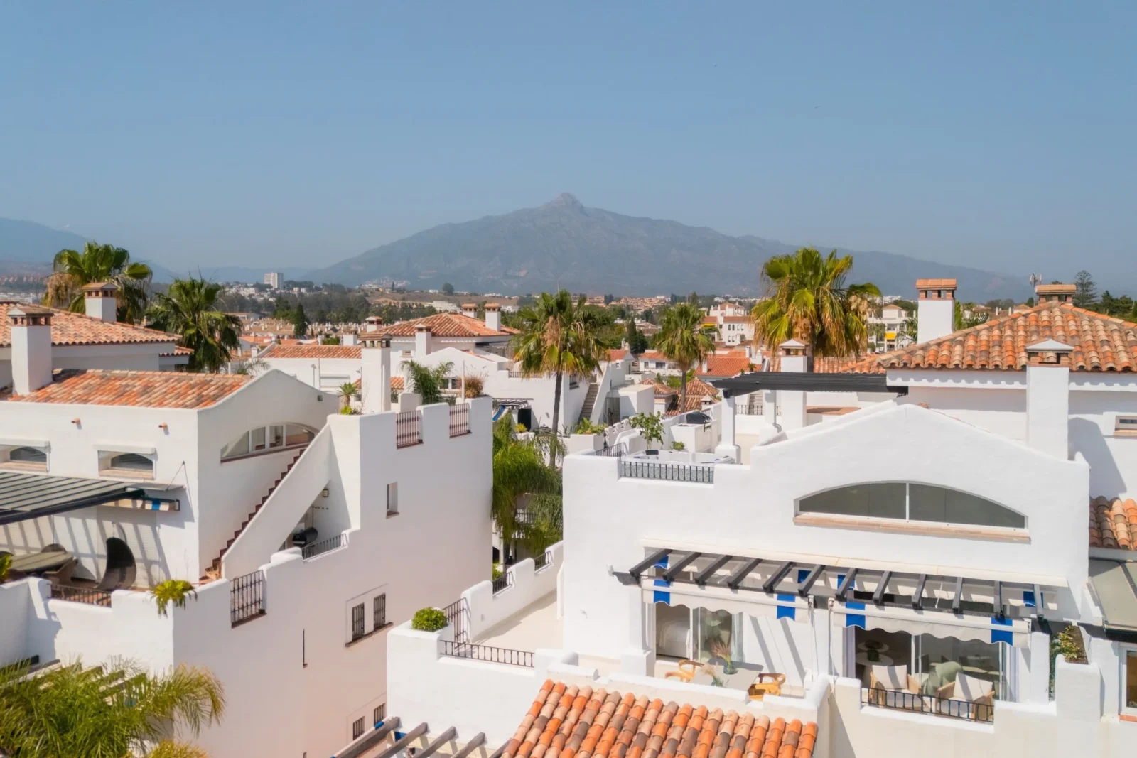 Beachside 3-Bedroom Duplex Penthouse with Panoramic Sea Views, Jacuzzi & Scandinavian Elegance – photo 40