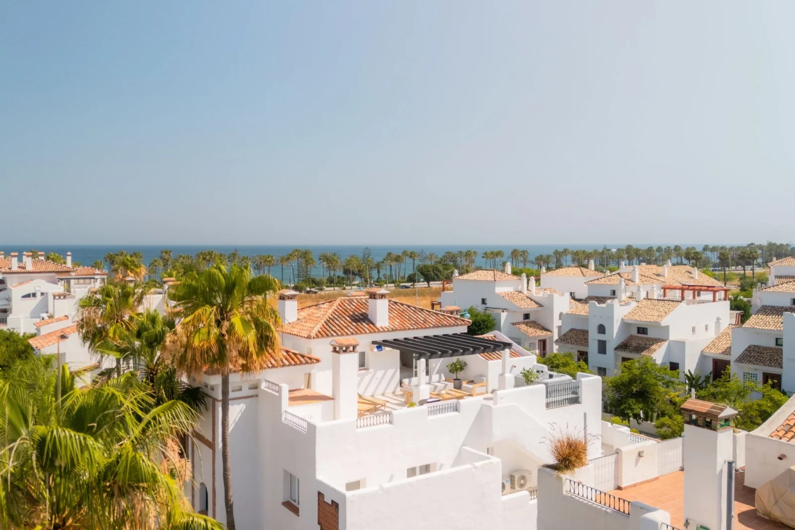 Beachside 3-Bedroom Duplex Penthouse with Panoramic Sea Views, Jacuzzi & Scandinavian Elegance – photo 38