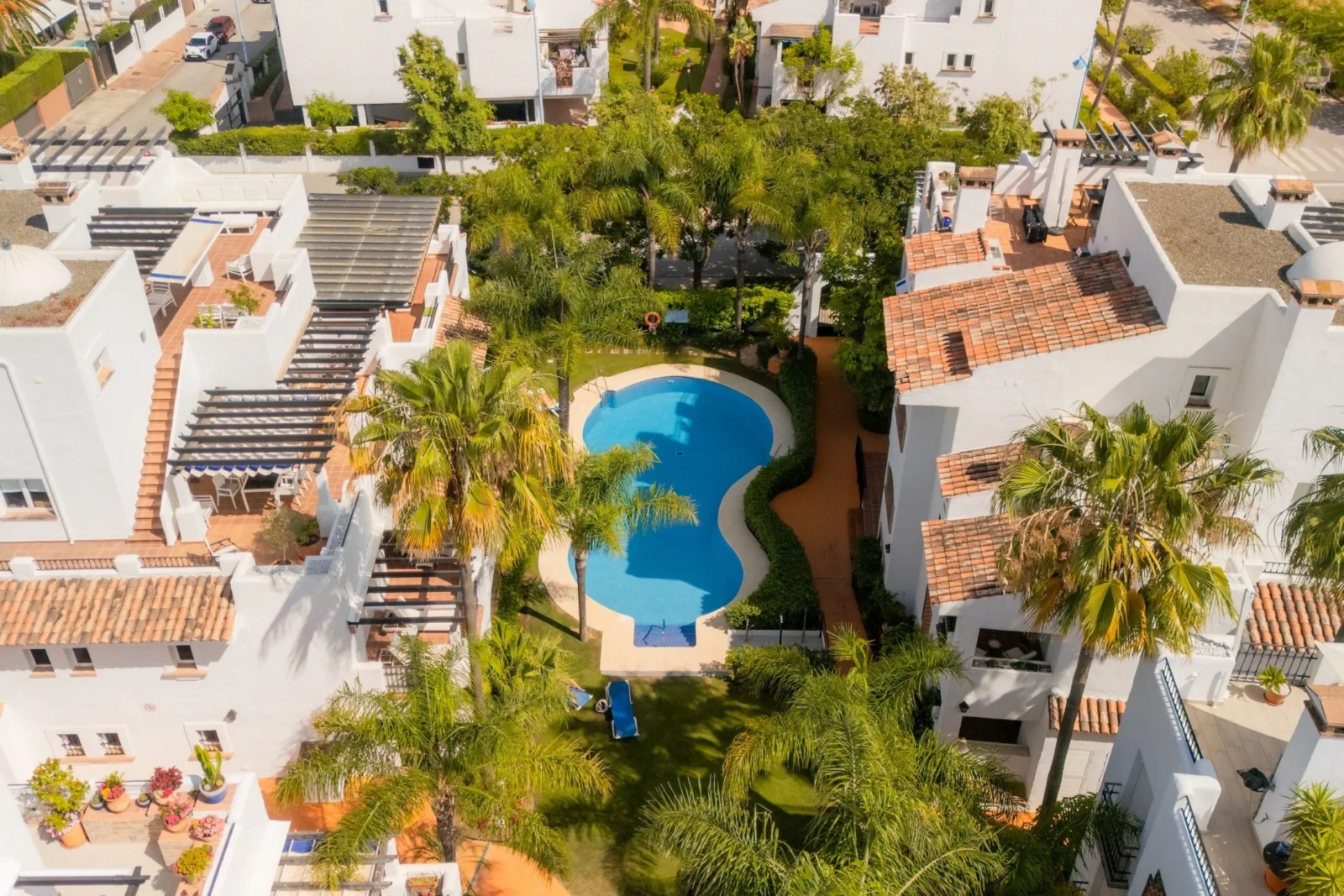 Beachside 3-Bedroom Duplex Penthouse with Panoramic Sea Views, Jacuzzi & Scandinavian Elegance – photo 44