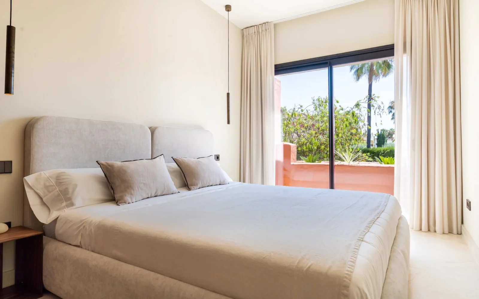 Fully Renovated Luxury Townhouse with Sea Views in Altos de Puente Romano, Marbella – photo 8