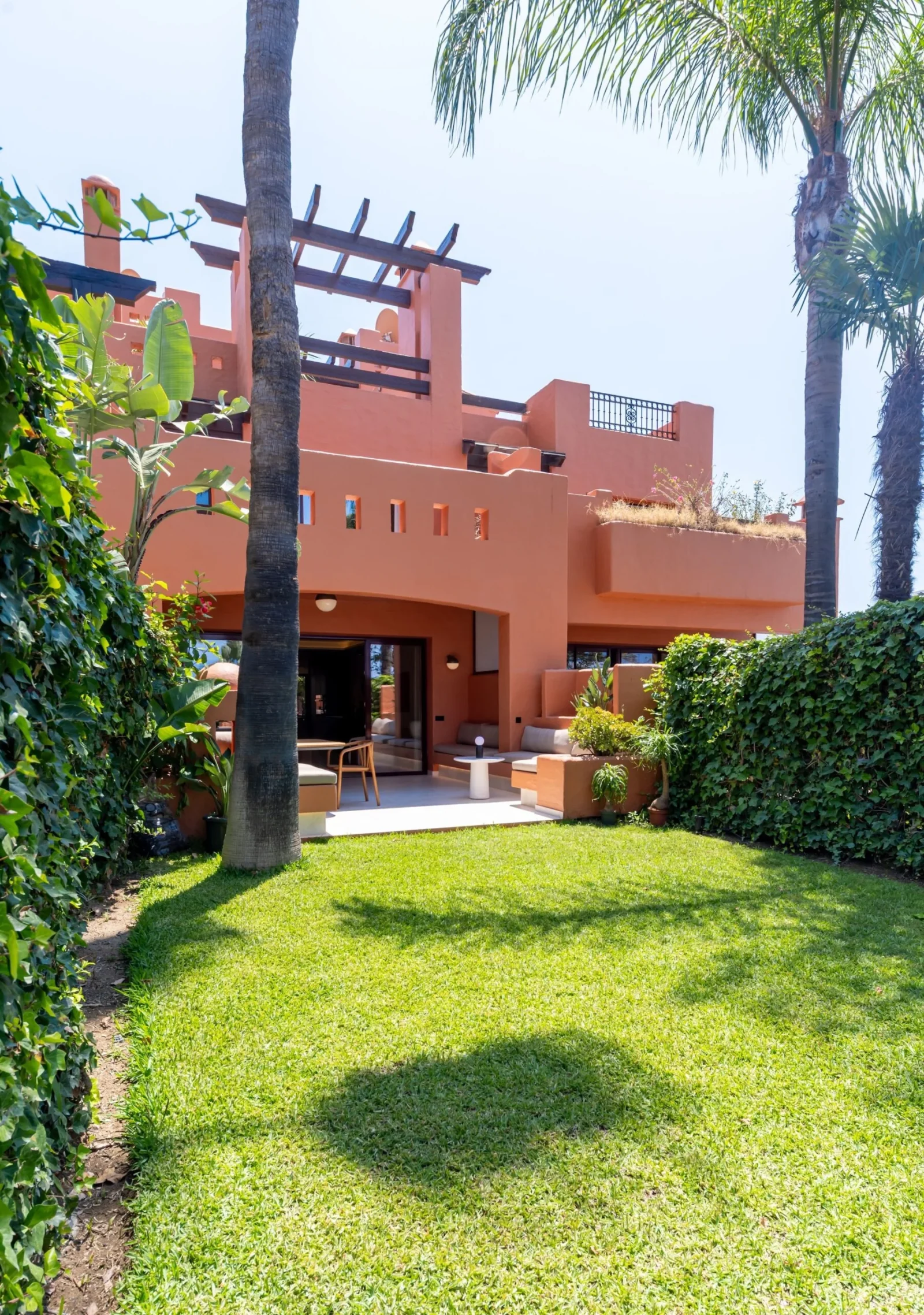 Fully Renovated Luxury Townhouse with Sea Views in Altos de Puente Romano, Marbella – photo 15