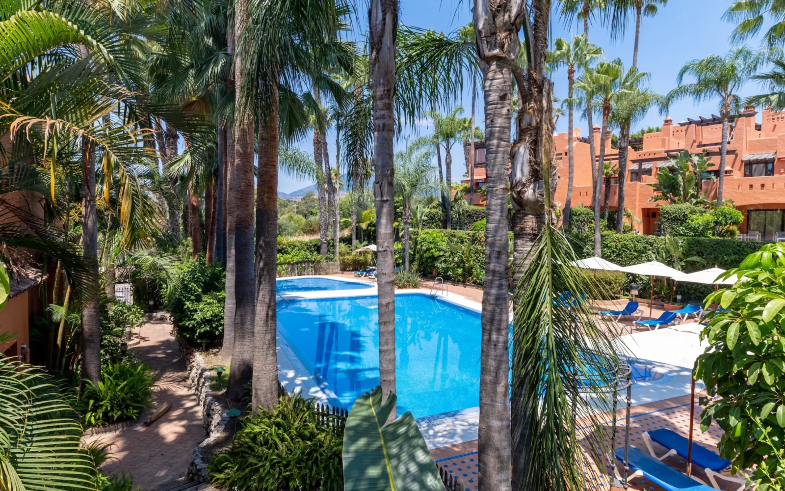Fully Renovated Luxury Townhouse with Sea Views in Altos de Puente Romano, Marbella – photo 14