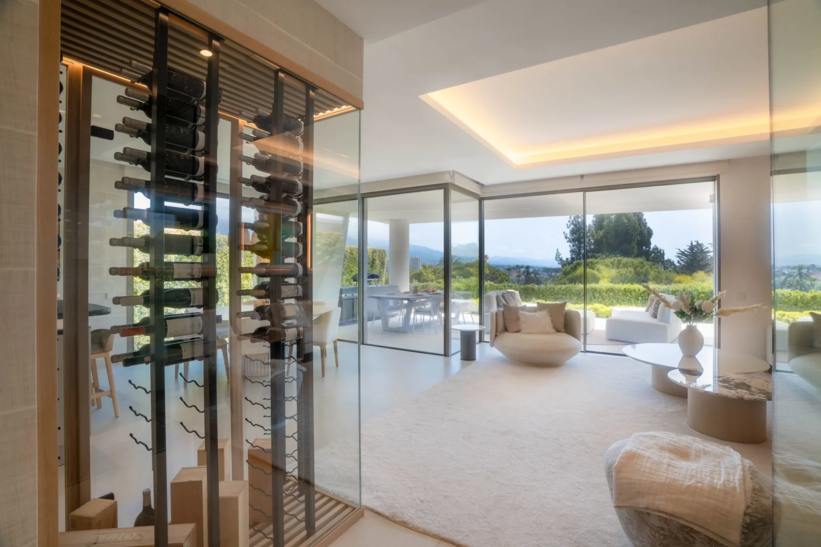 Contemporary Luxury Villa with Panoramic Views and Rooftop Pool in Nueva Andalucía – photo 16