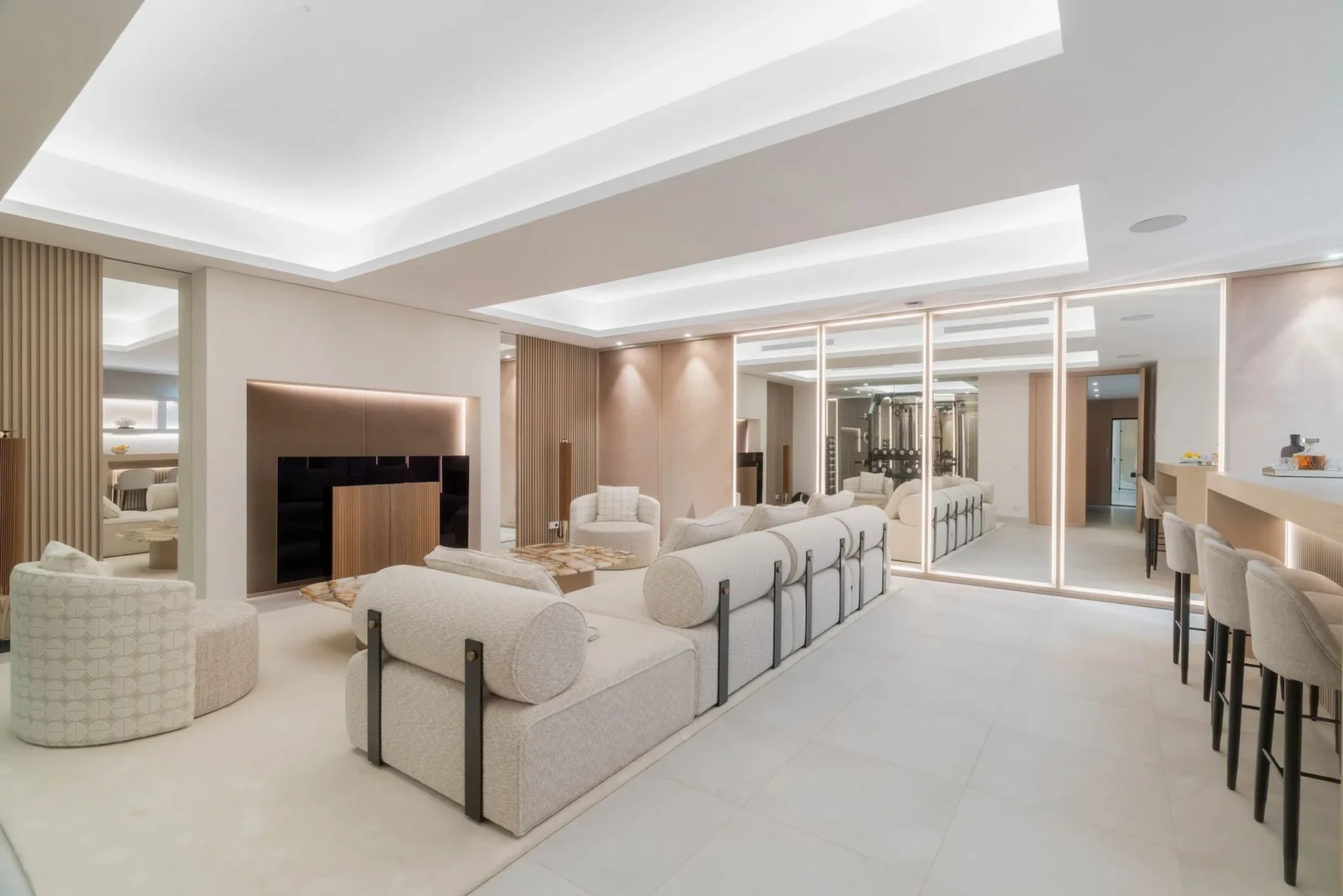 Contemporary Luxury Villa with Panoramic Views and Rooftop Pool in Nueva Andalucía – photo 9