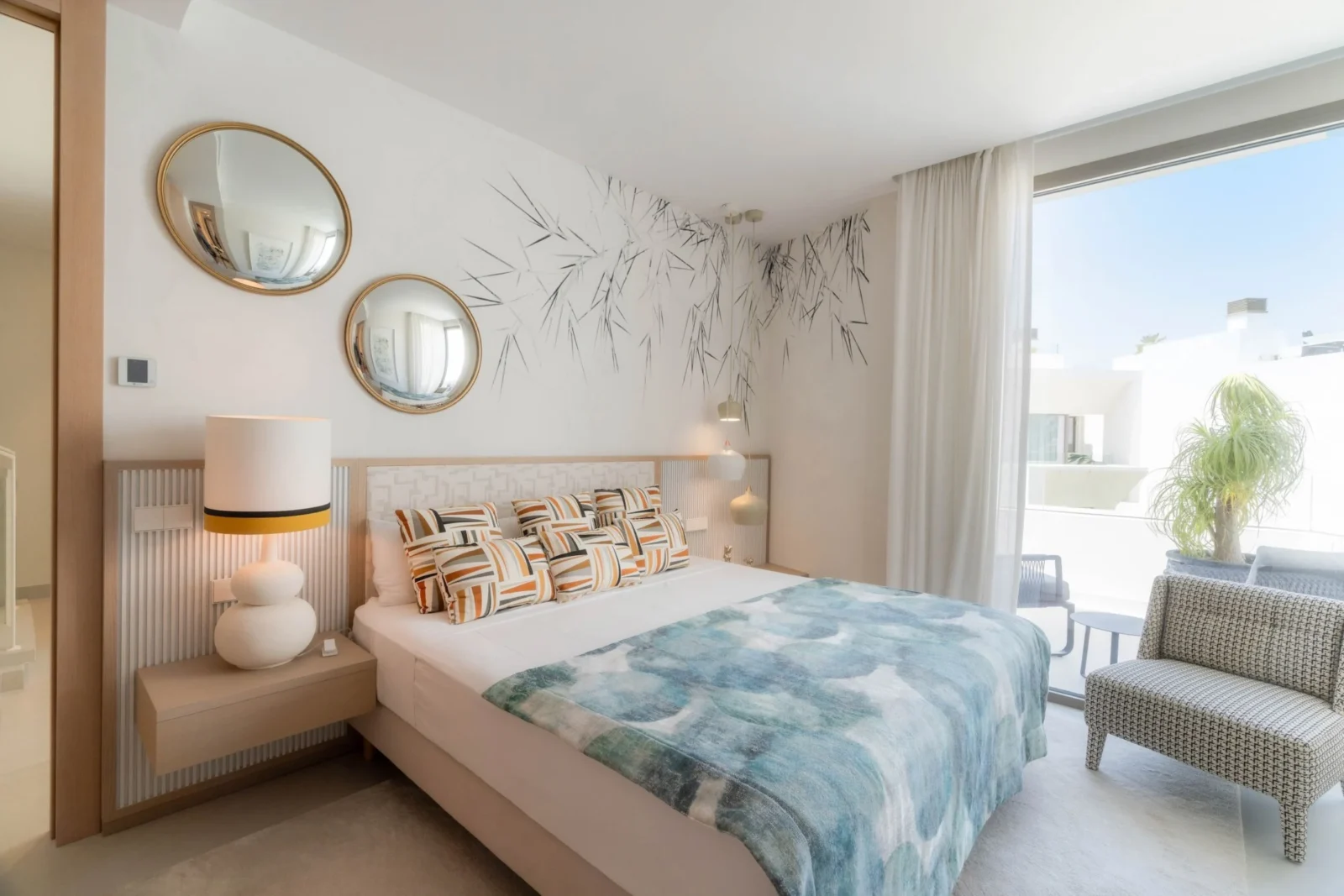 Contemporary Luxury Villa with Panoramic Views and Rooftop Pool in Nueva Andalucía – photo 25