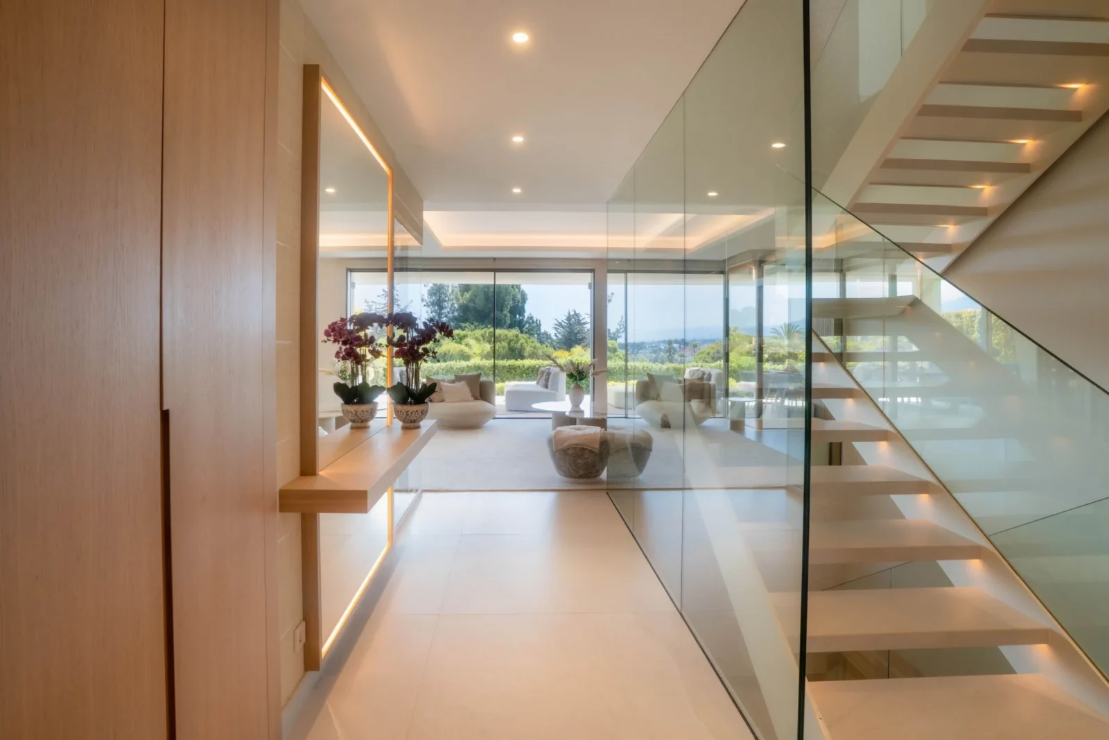 Contemporary Luxury Villa with Panoramic Views and Rooftop Pool in Nueva Andalucía – photo 10
