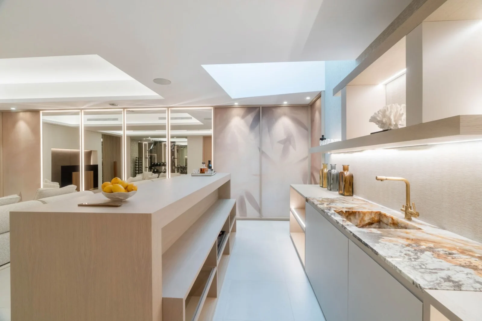 Contemporary Luxury Villa with Panoramic Views and Rooftop Pool in Nueva Andalucía – photo 4