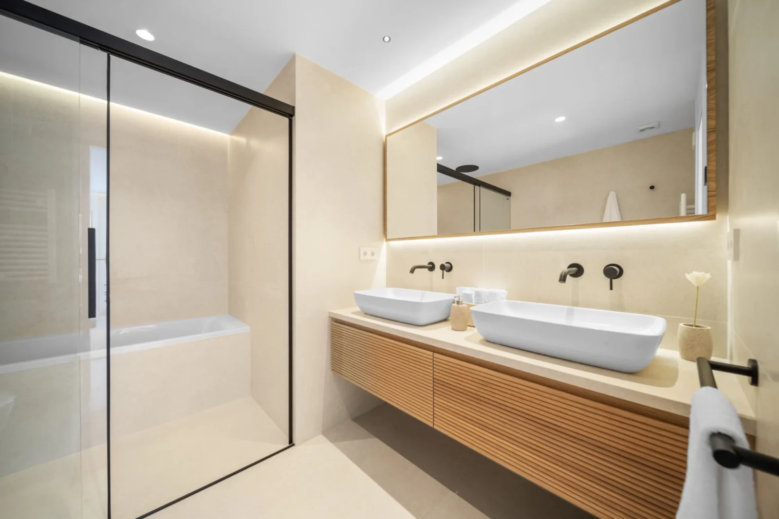 Fully Renovated Luxury Townhouse in El Palmeral, Nueva Andalucía – photo 21