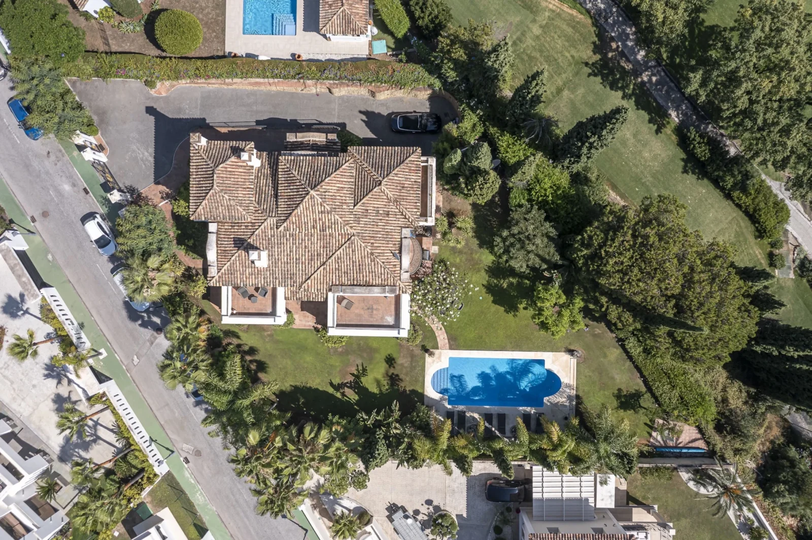 Andalusian Golf-Front Villa with Private Security in La Reserva de La Quinta – photo 35