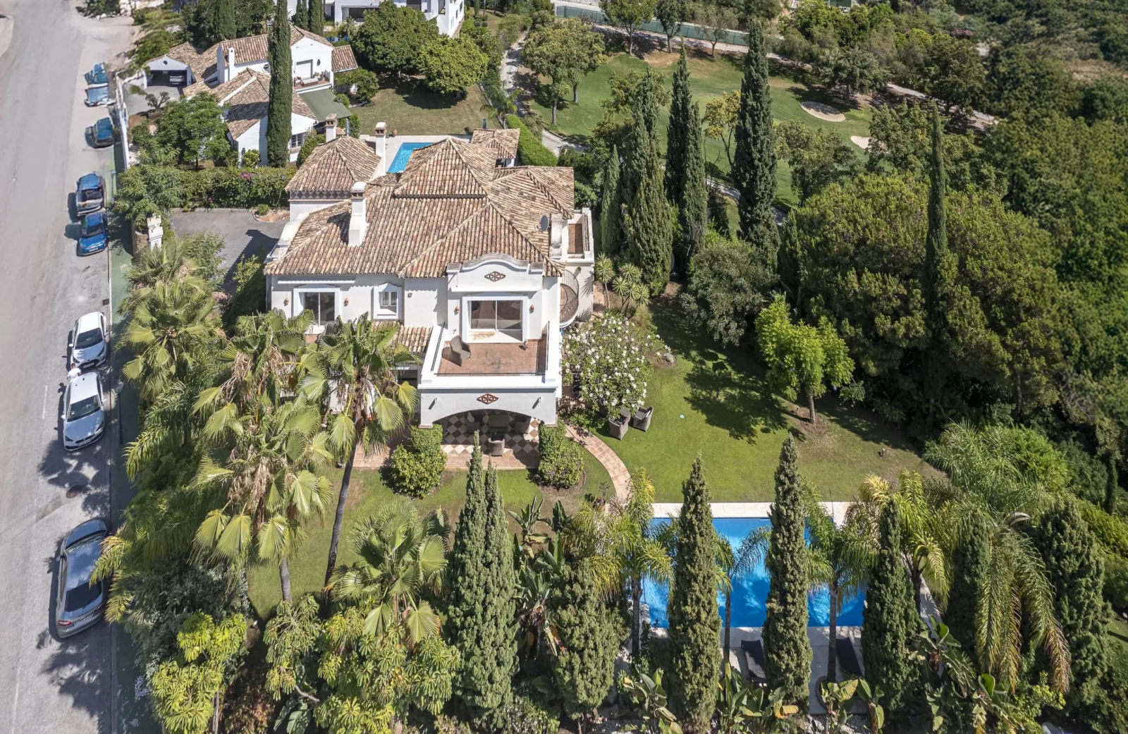 Andalusian Golf-Front Villa with Private Security in La Reserva de La Quinta – photo 44