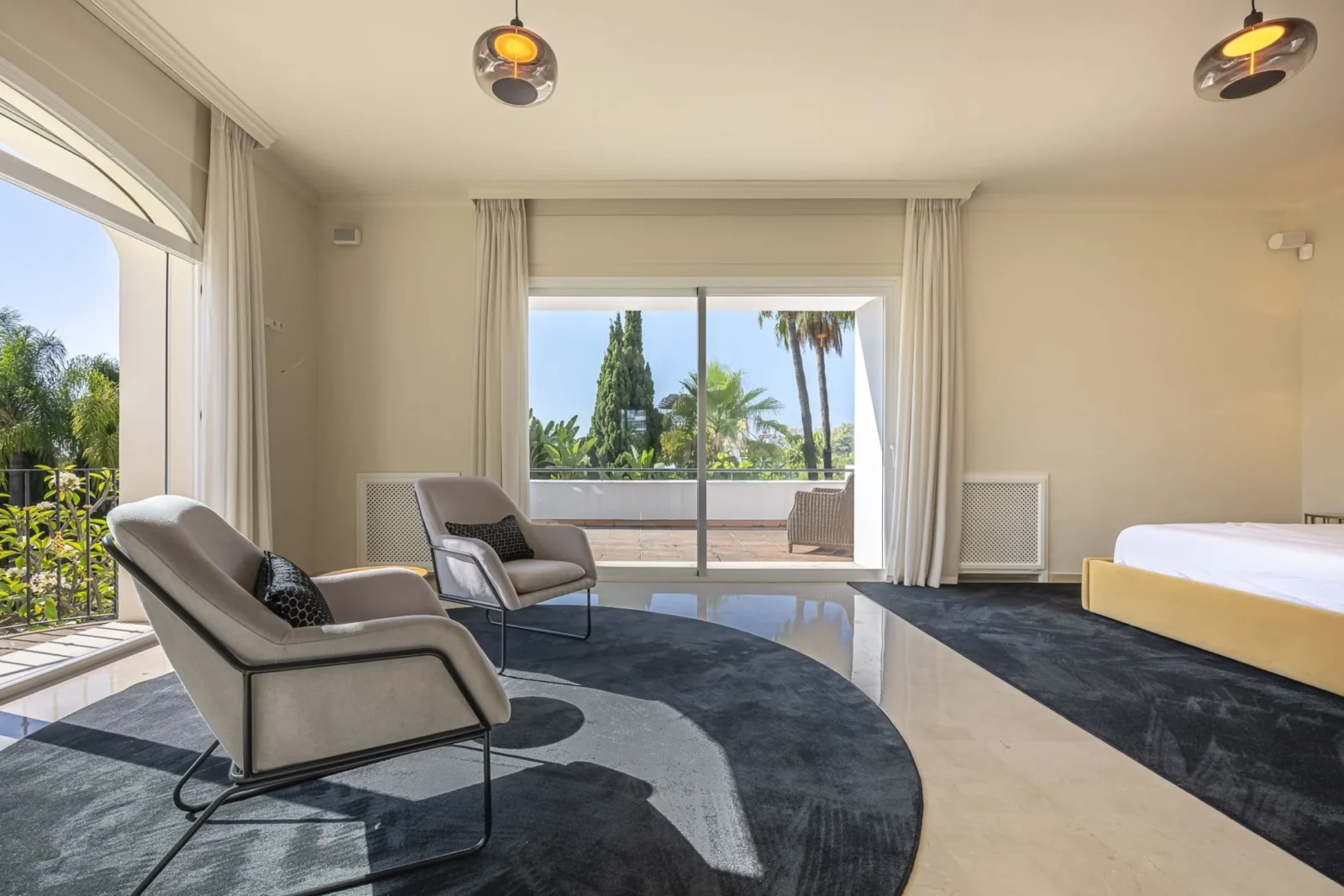 Andalusian Golf-Front Villa with Private Security in La Reserva de La Quinta – photo 9