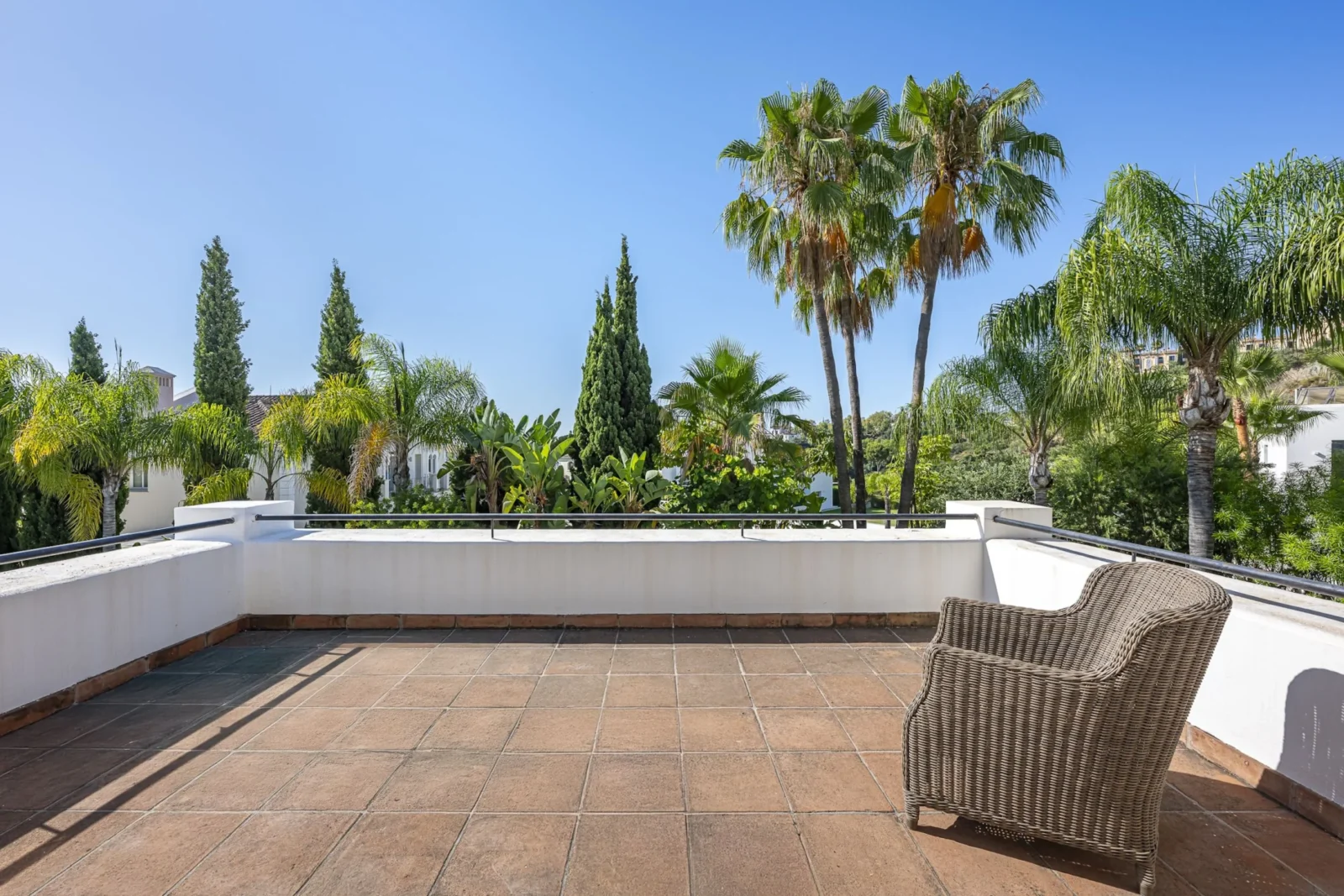 Andalusian Golf-Front Villa with Private Security in La Reserva de La Quinta – photo 41