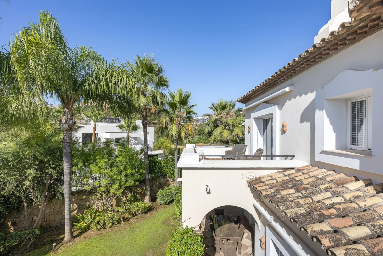 Andalusian Golf-Front Villa with Private Security in La Reserva de La Quinta – photo 26