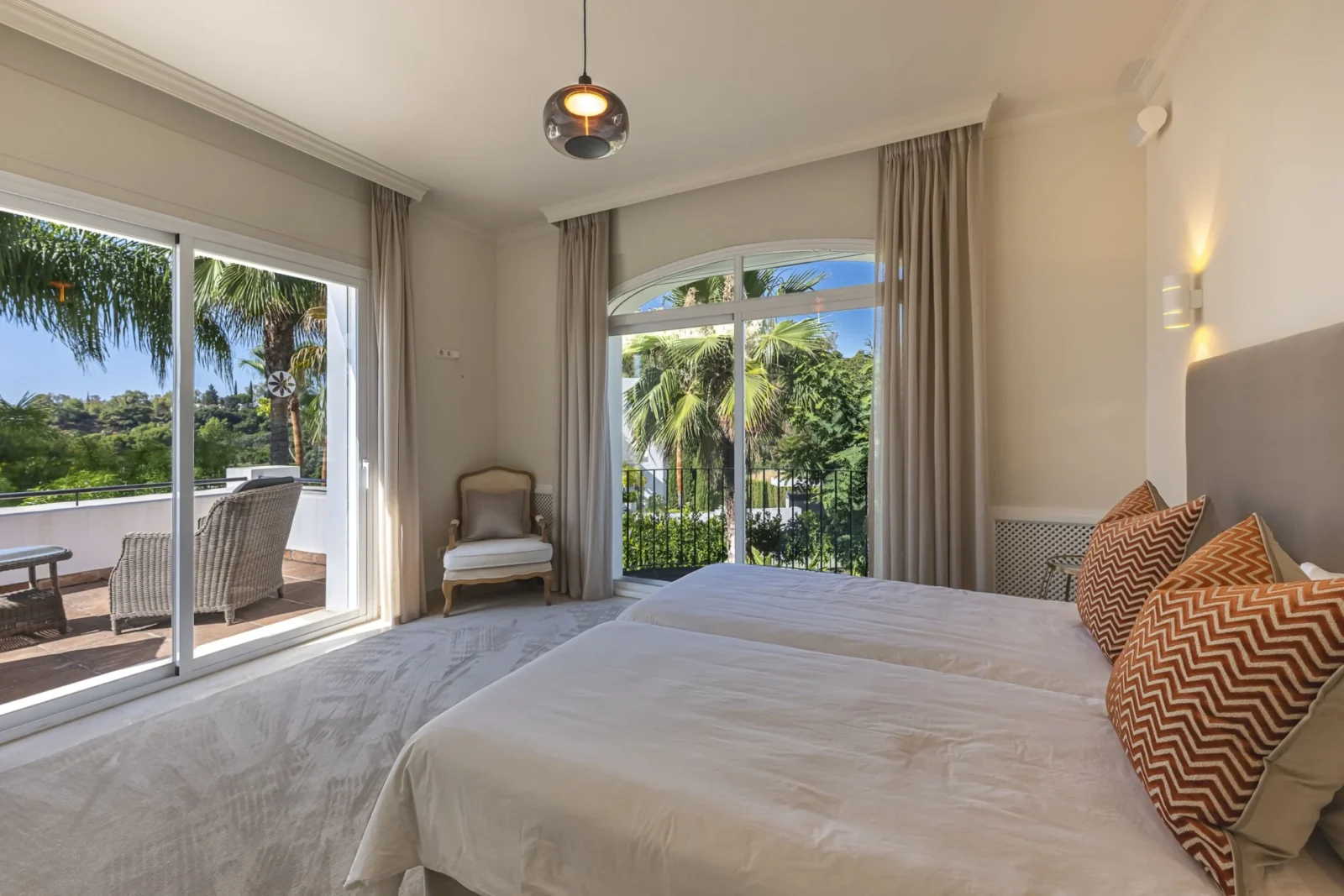 Andalusian Golf-Front Villa with Private Security in La Reserva de La Quinta – photo 15