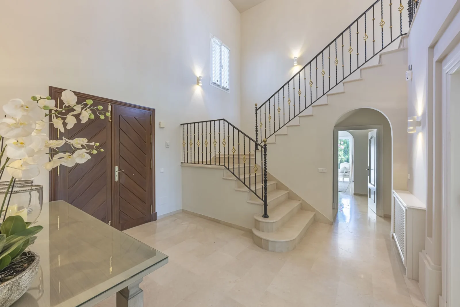 Andalusian Golf-Front Villa with Private Security in La Reserva de La Quinta – photo 25