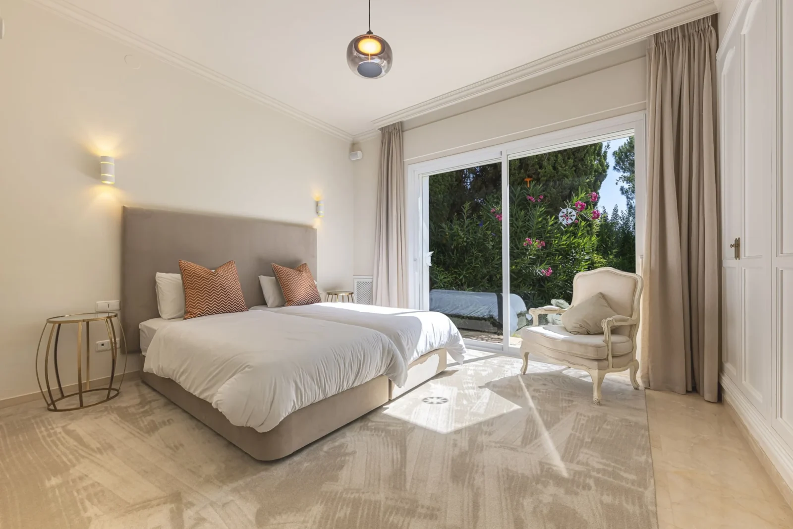 Andalusian Golf-Front Villa with Private Security in La Reserva de La Quinta – photo 19