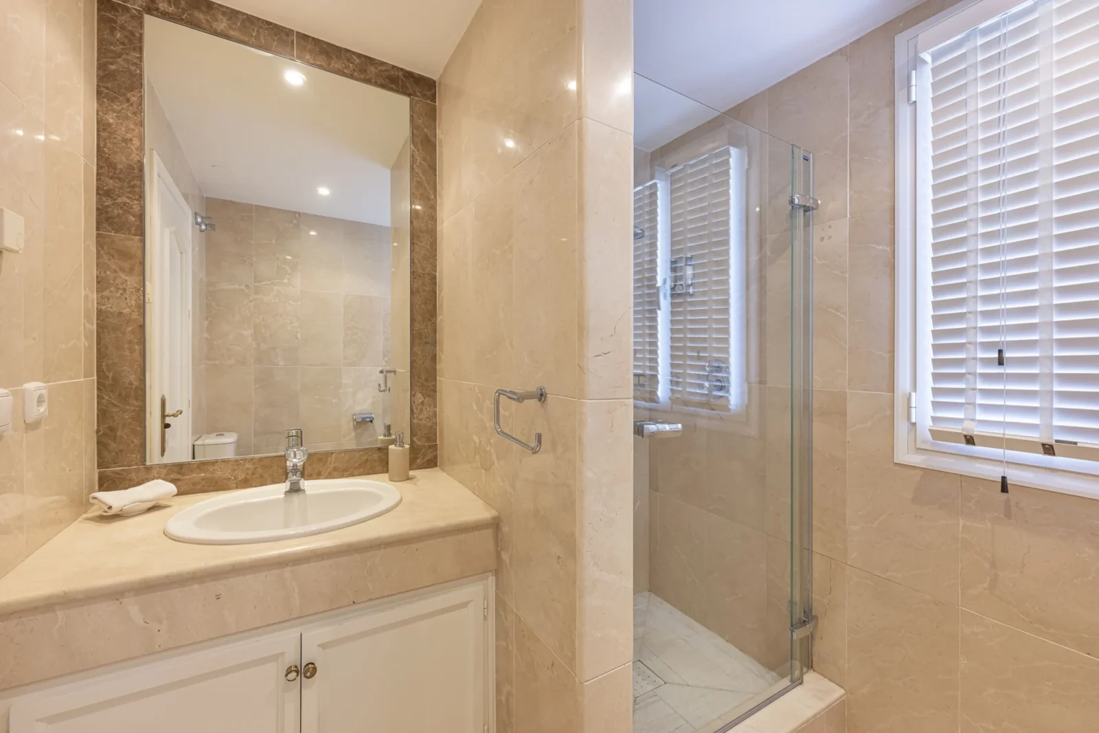 Andalusian Golf-Front Villa with Private Security in La Reserva de La Quinta – photo 20