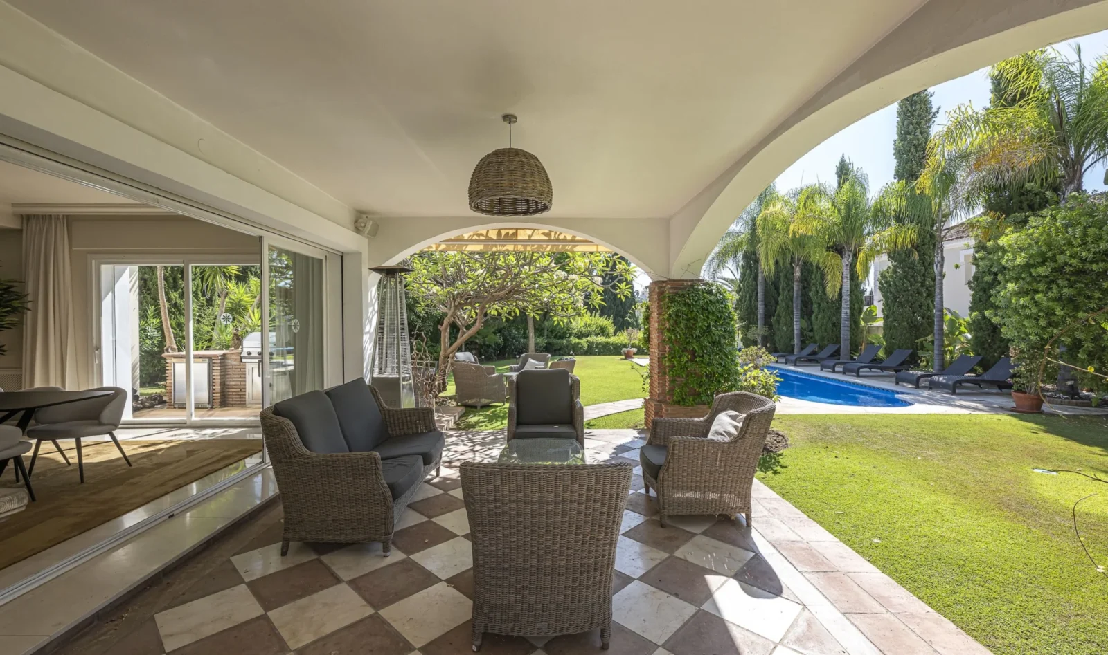 Andalusian Golf-Front Villa with Private Security in La Reserva de La Quinta – photo 28