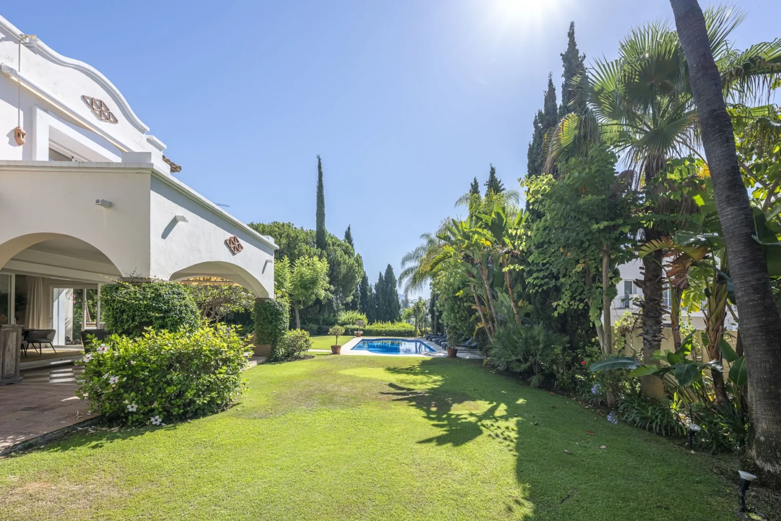 Andalusian Golf-Front Villa with Private Security in La Reserva de La Quinta – photo 38