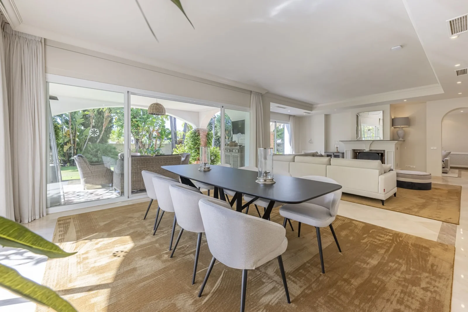Andalusian Golf-Front Villa with Private Security in La Reserva de La Quinta – photo 8