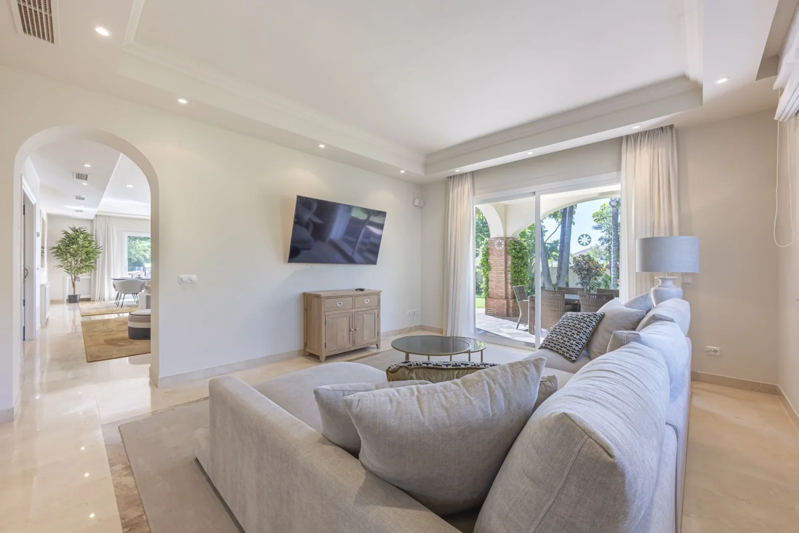 Andalusian Golf-Front Villa with Private Security in La Reserva de La Quinta – photo 23