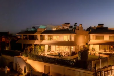 Contemporary Luxury Villa with Panoramic Views and Rooftop Pool in Nueva Andalucía