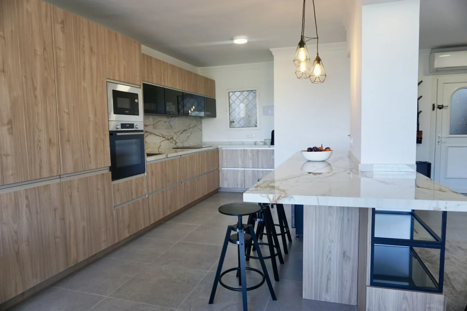 Refined Duplex Apartment in Marbella with Panoramic Sea and La Concha Views – photo 5