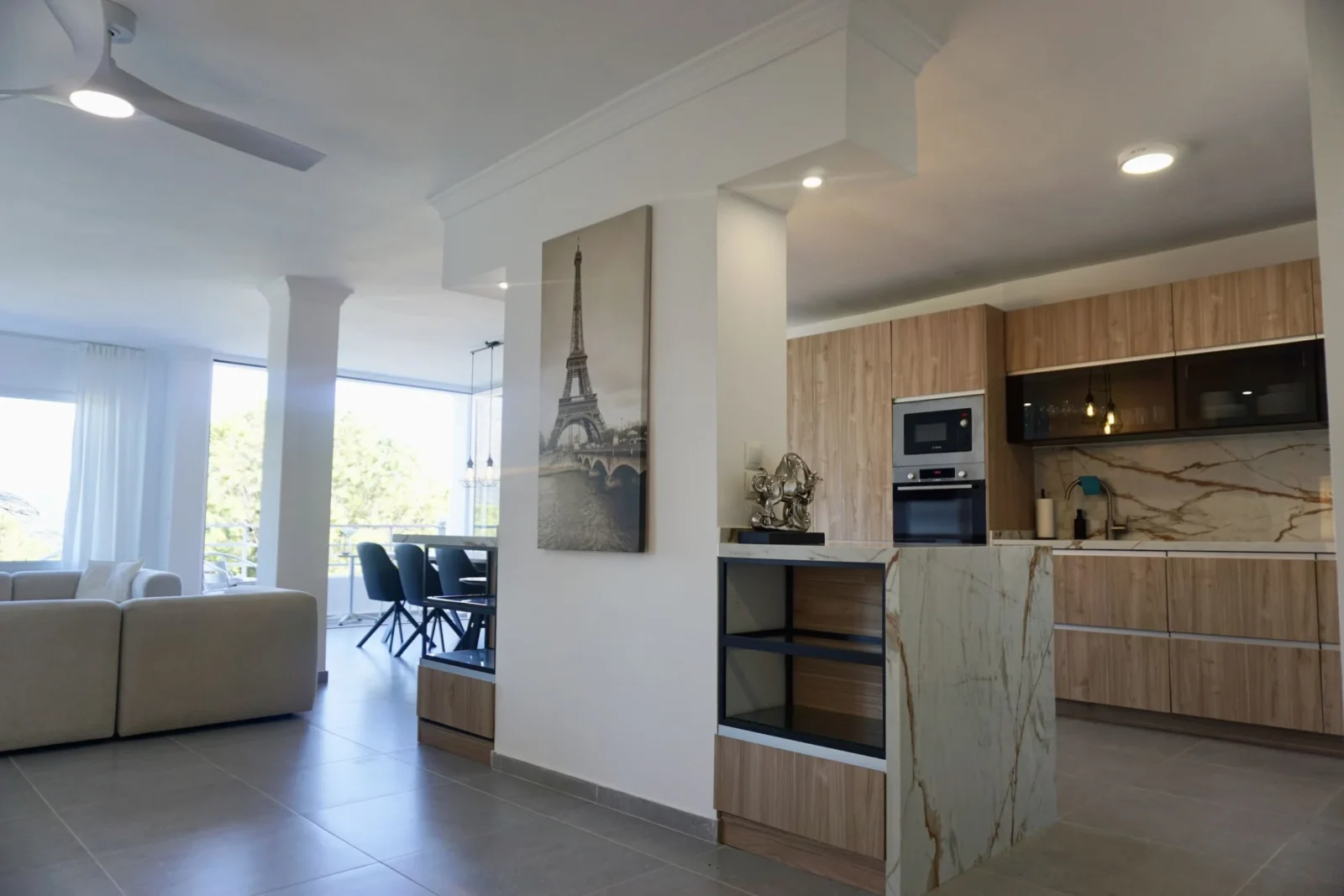 Refined Duplex Apartment in Marbella with Panoramic Sea and La Concha Views – photo 6