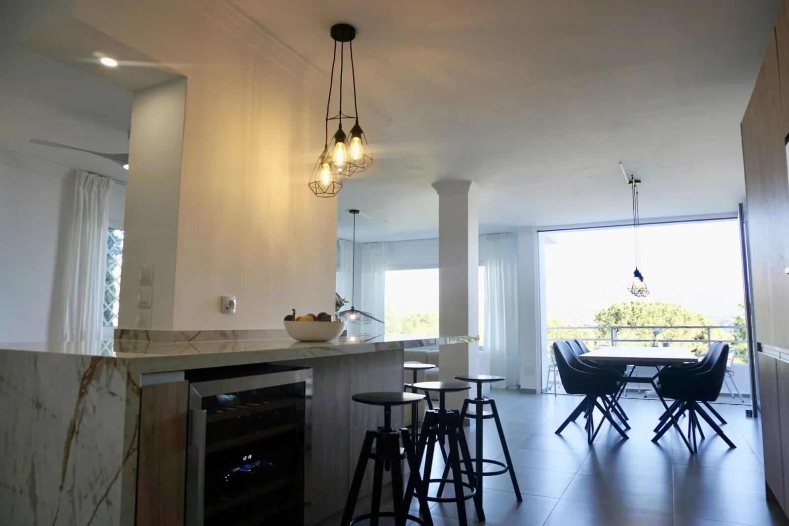 Refined Duplex Apartment in Marbella with Panoramic Sea and La Concha Views – photo 7
