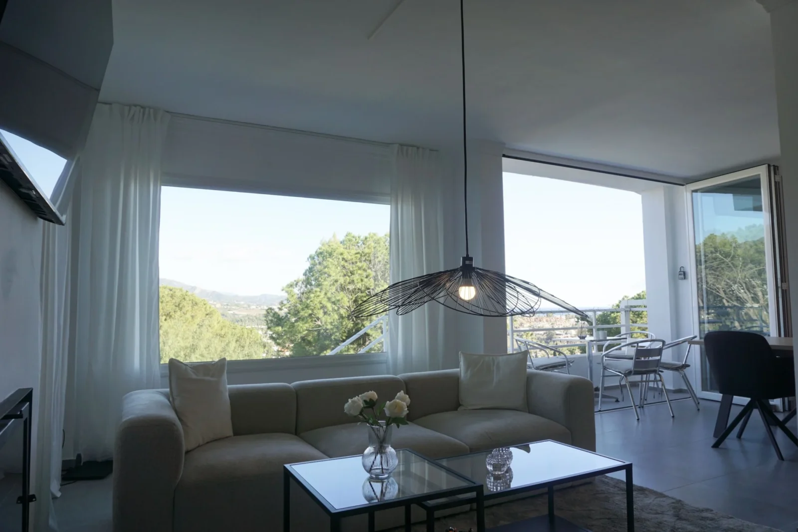 Refined Duplex Apartment in Marbella with Panoramic Sea and La Concha Views – photo 8